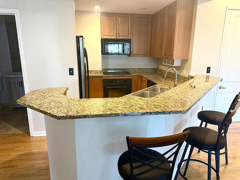 975 N Lincoln St #4G — Photo 12