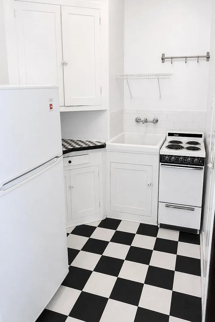 2511 Hearst Avenue — Photo 4