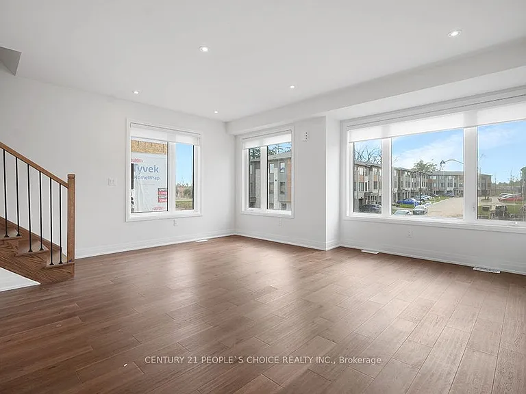 32 Humberstone Dr — Photo 8