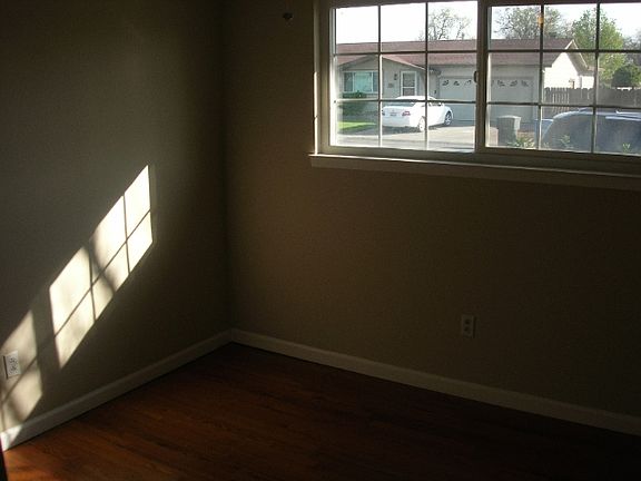 4th image of 371 Florimond Dr