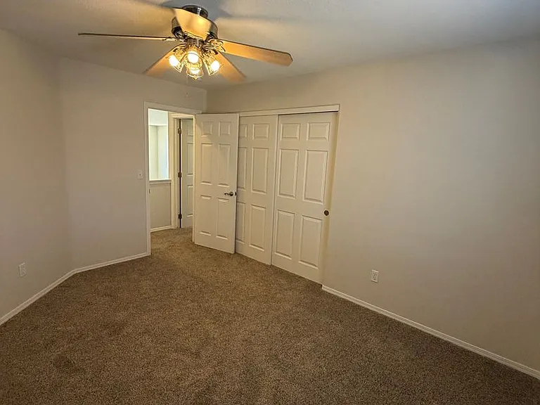 1810 Baylor Ln — Photo 18