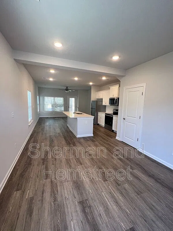2 bed, 2.5 bath, 1244 sqft, $1,580 — Photo 2