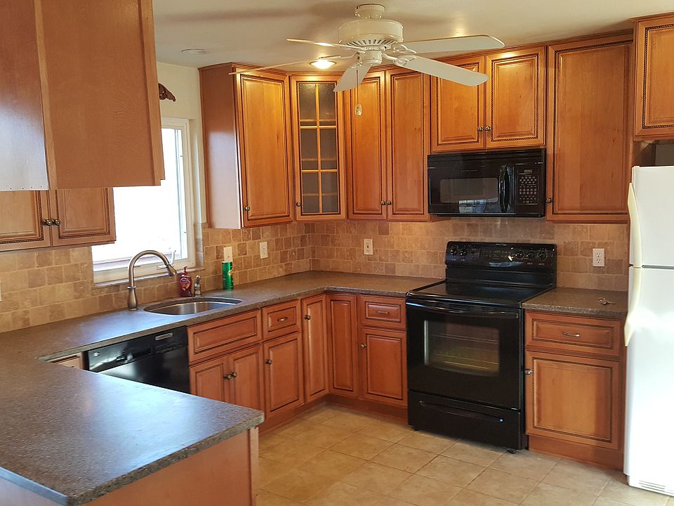 2nd image of 527 Ringold St