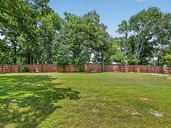 4th image of 138 Daniel Ln