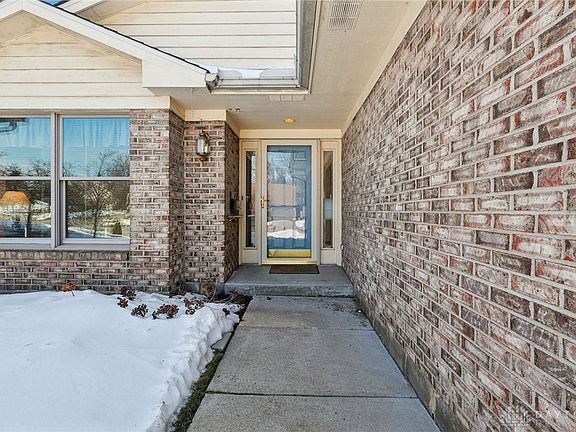 4th image of 4822 Riverview Ave