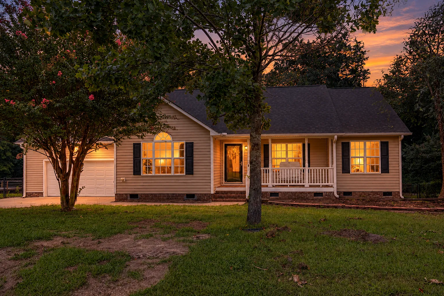 3 bed, 1370 sqft, $1,800 — Photo 1
