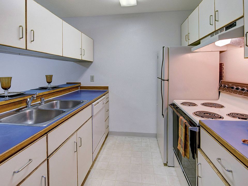 Chugach South Apartments - Kitchen