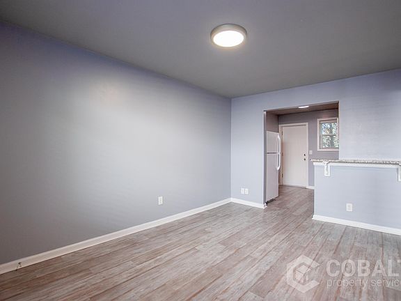 4th image of 271 Glen Iris Dr NE #6B