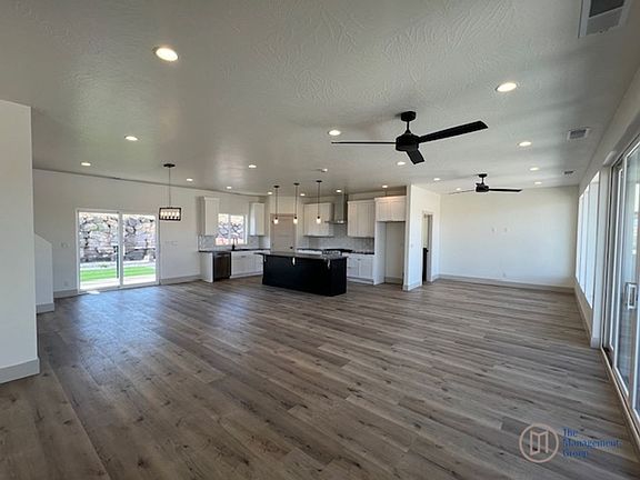 2nd image of 664 E Desert Cactus Dr