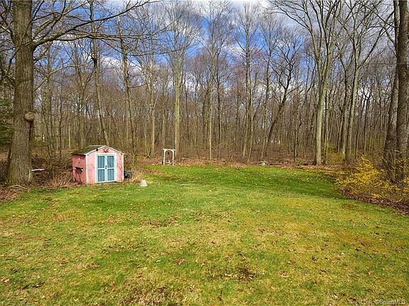 5th image of 33 Sunningdale Ln