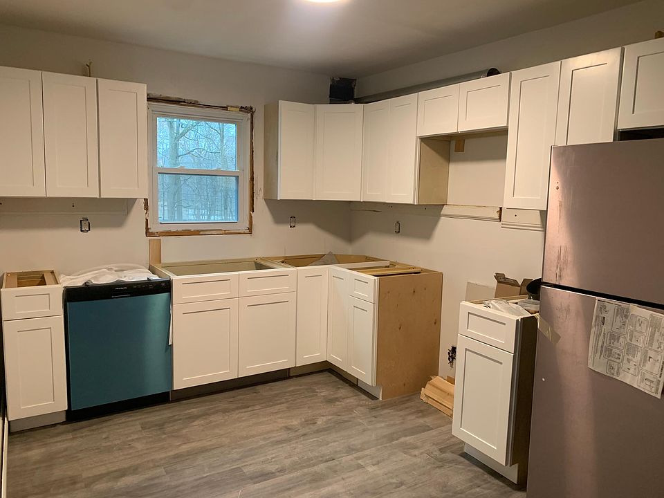 2nd image of 1625 Central St