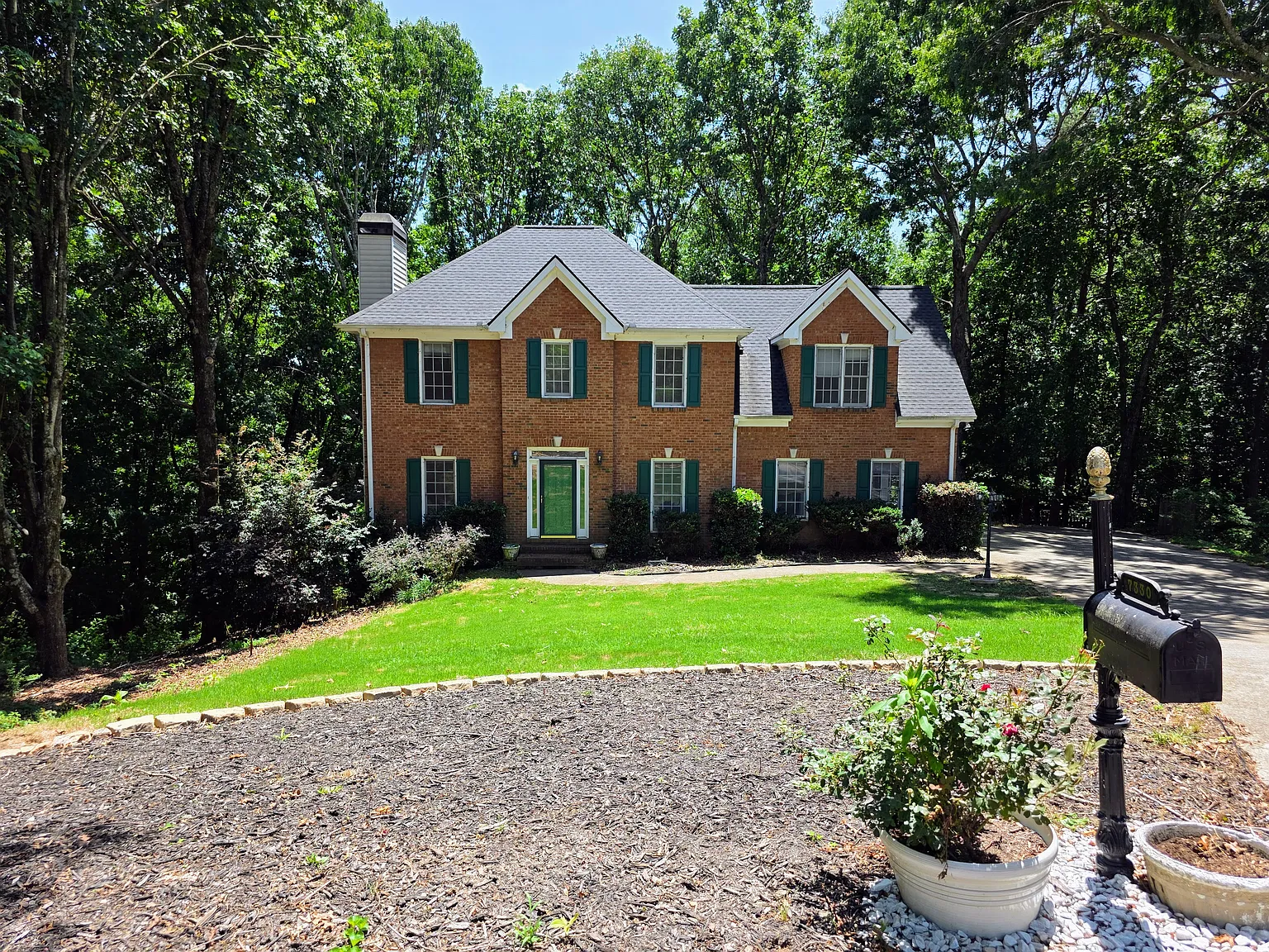 5 bed, 3.5 bath, 3214 sqft, $2,500 — Photo 3