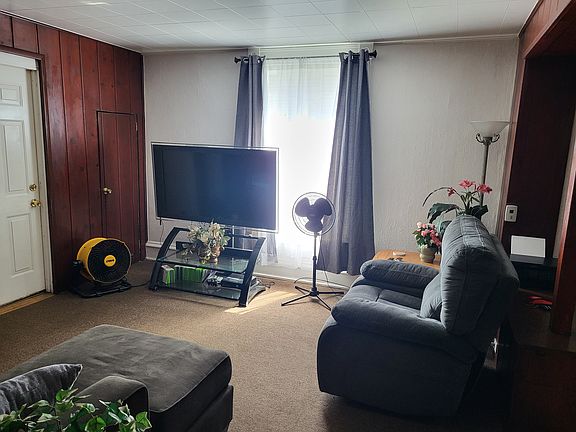 3rd image of 940 Bates St SE APT 1