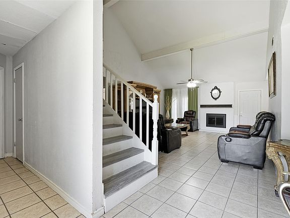 4th image of 5314 Treewood Dr