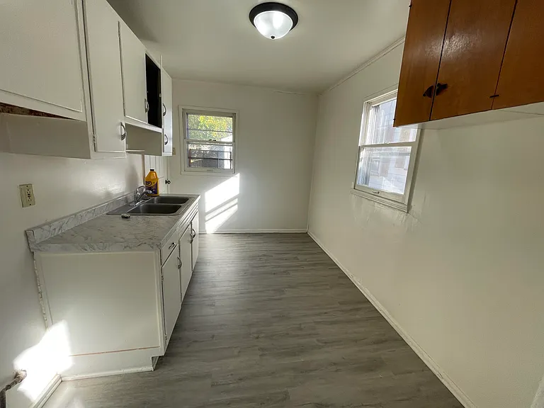 513 W Willcox Ave — Photo 3