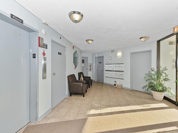 5th image of 924 S Lake Ct APT 310