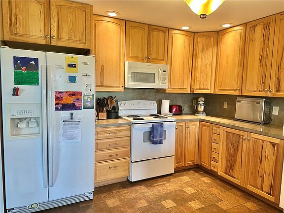 4th image of 143 Burdick Medbury Rd