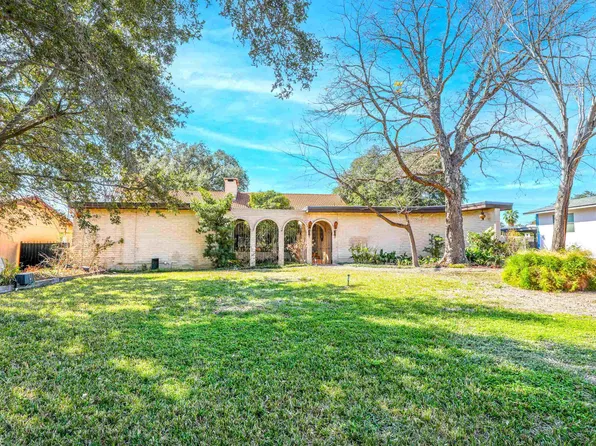 210 Belaire Dr, Laredo, TX 78041
