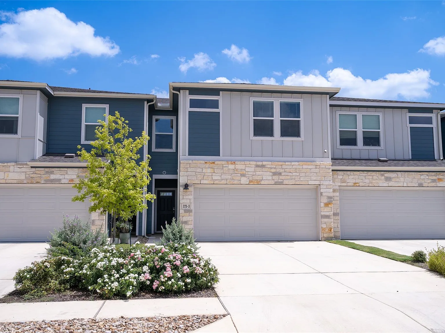 3 bed, 2.5 bath, 1808 sqft, $1,950 — Photo 1