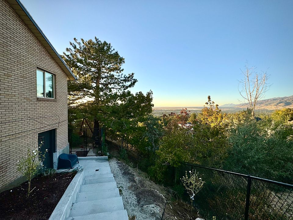 Basement apartment entry with amazing view of the lake / city lights.