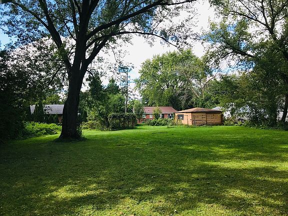 3rd image of 170 Sunnyside Ave