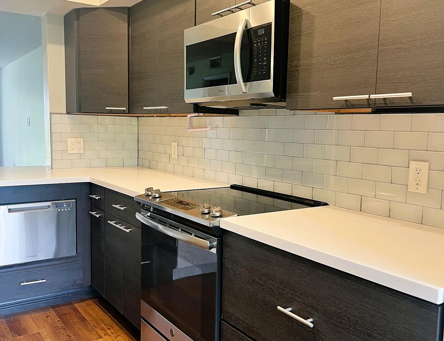 2 bed, 2.0 bath, 1118 sqft, $1,900 — Photo 2