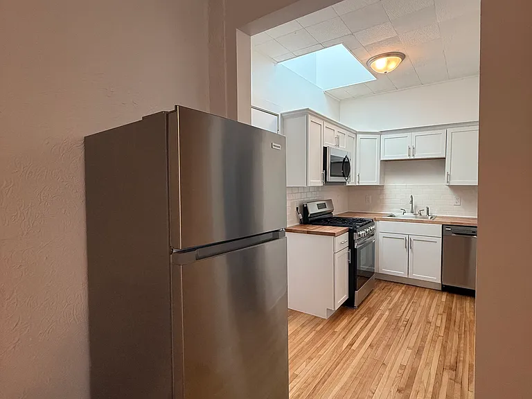 1517 Como Ave SE #2 — Photo 8
