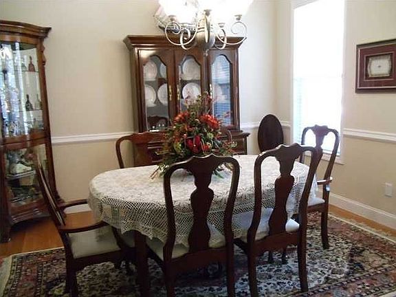 2nd image of 1085 Cody Ln