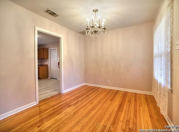 5th image of 130 Tabard Dr
