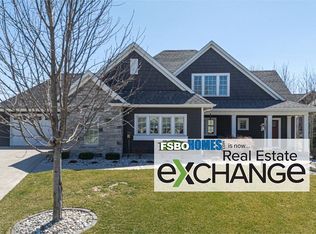 6424 Blackberry Ln, Bettendorf, IA