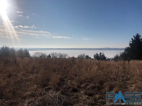 117 Dew Drop In Ln, Yankton, SD 57078