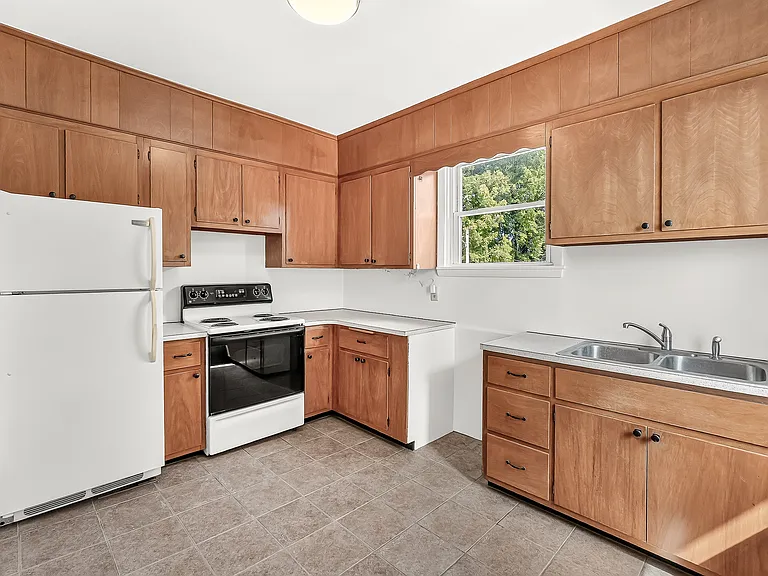 243 E 2nd St #2 — Photo 12