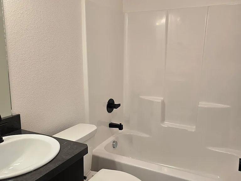 545 N Sheridan Ave #101 — Photo 3