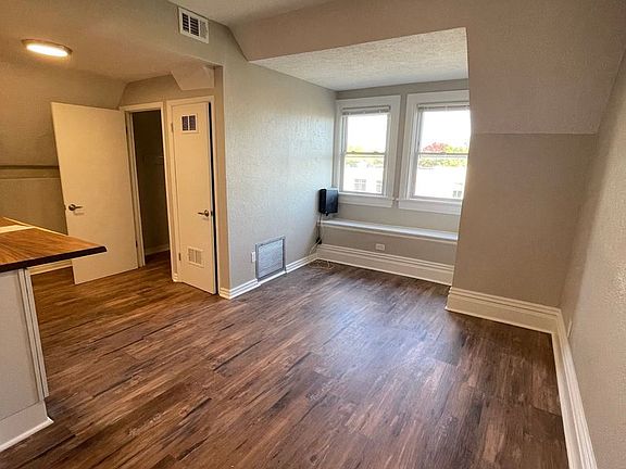 4th image of 236 S Negley Ave APT 6