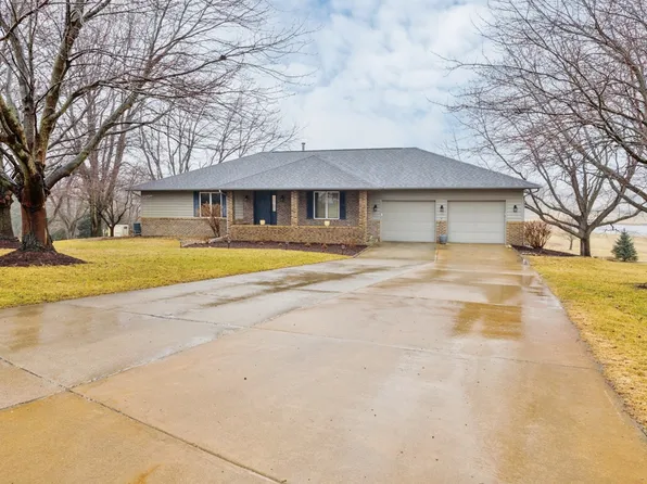 2838 Saint Andrews Ct, El Paso, IL 61738