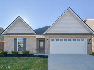 262 Sand Hills Dr, Maryville, TN 37801