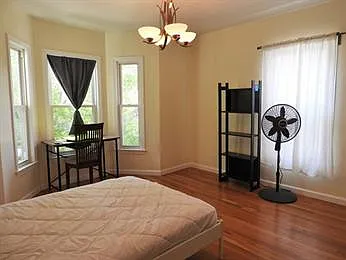 4 bed, 1232 sqft, $4,800 — Photo 2