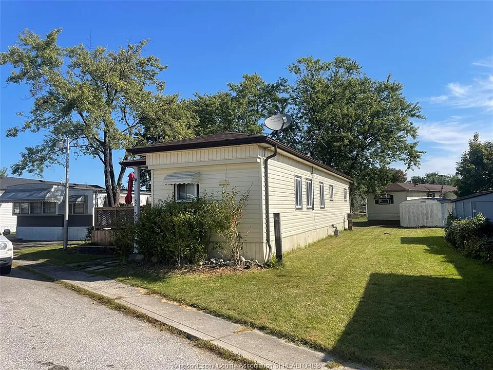 52 Holly St