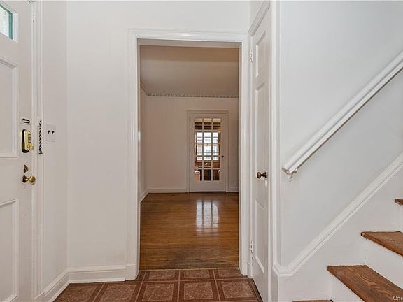 3rd image of 95 Lawrence Ave