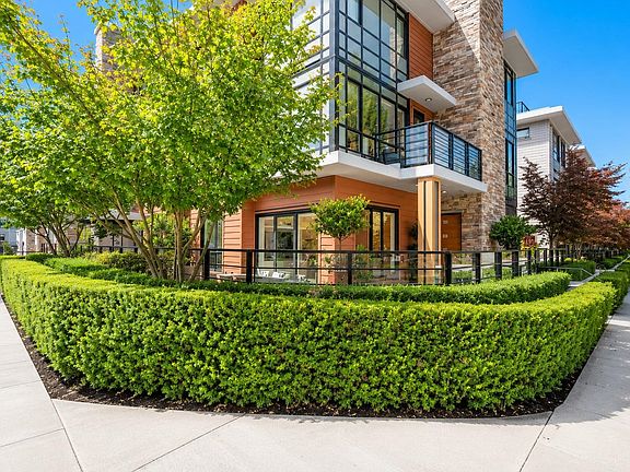 2nd image of 1055 Ridgewood Dr #102