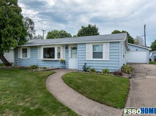 2220 9th St, Silvis, IL 61282