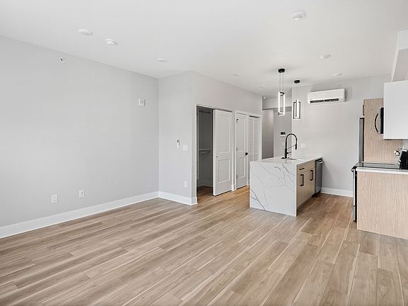 3rd image of 3918-3930 Haverford Ave #3926-01