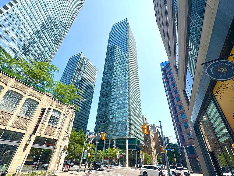 38 Grenville St #1309 — Photo 1