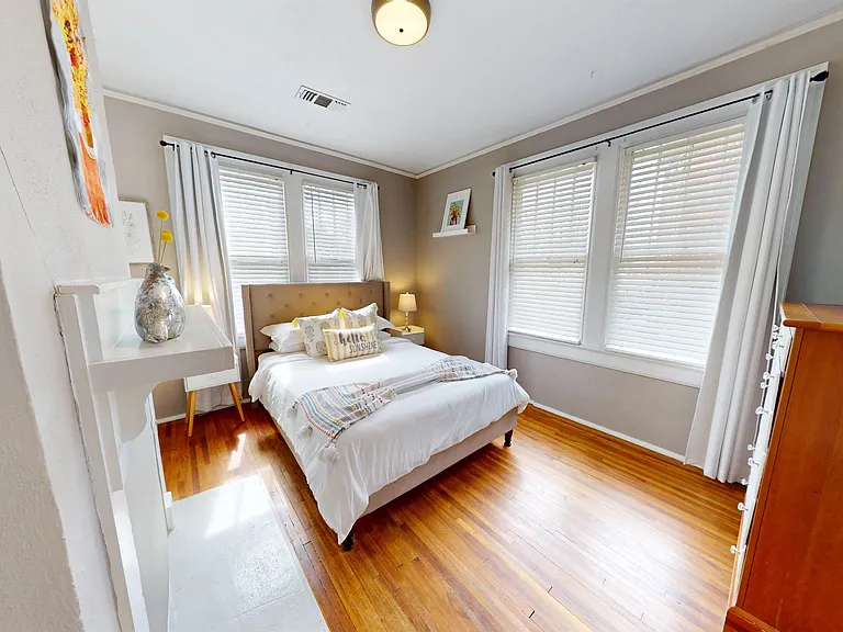 1827 Capitol Ave — Photo 10