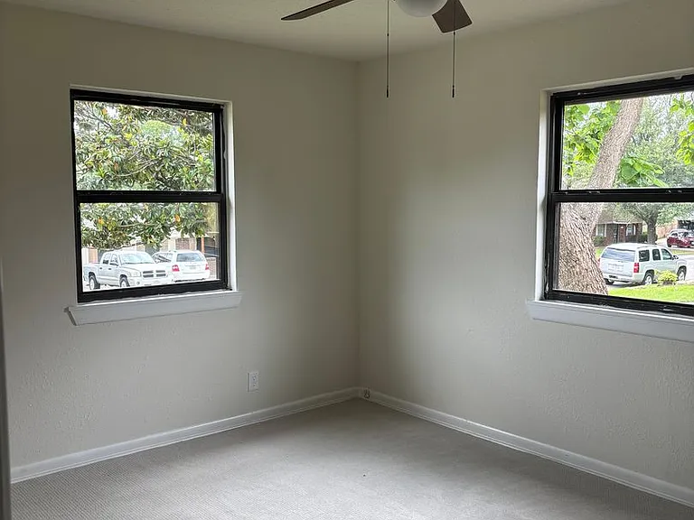 217 Ross Ave — Photo 7