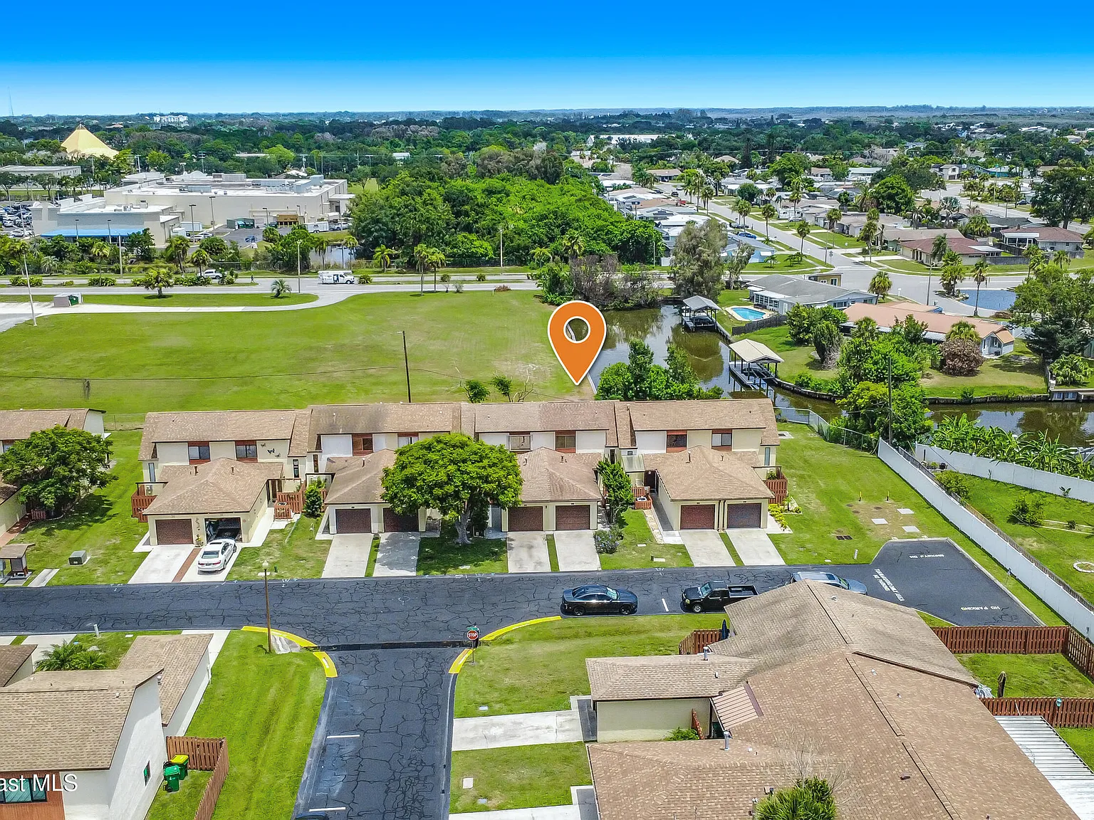 2 bed, 1.5 bath, 1184 sqft, $1,800 — Photo 4