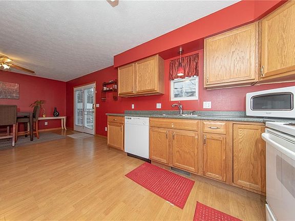 4th image of 11112 Langton Ave