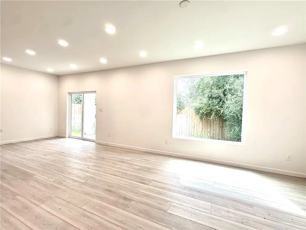 3 bed, 3.5 bath, 1865 sqft, $2,200 — Photo 4