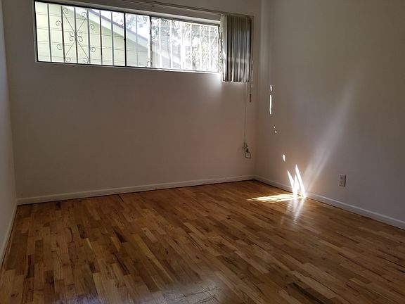 4th image of 917 N Orange Grove Ave APT 2