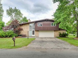 617 Sunset Blvd, Stevens Point, WI 54481